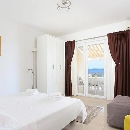 Maja Apartment *